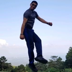 Meet your Posher, Henry reyes